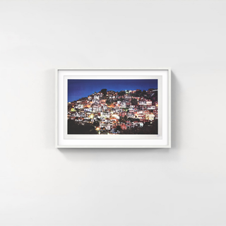 28 Millimètres Women Are Heroes, Action dans la Favela Morro da Providência, Favela de nuit, Rio de Janeiro, Brésil, 2008, 2014-JR-Pinto Gallery